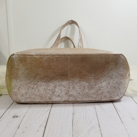 SOLD Frye Carson tote bag metallic gold leather - Picture 4 of 8